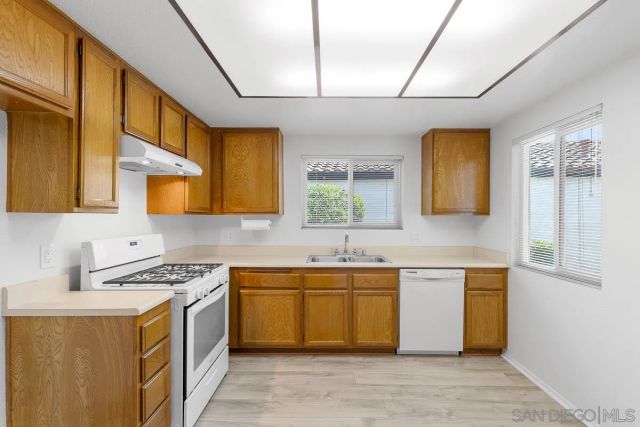270 SMOKE TREE PLACE, Oceanside, CA 92057
