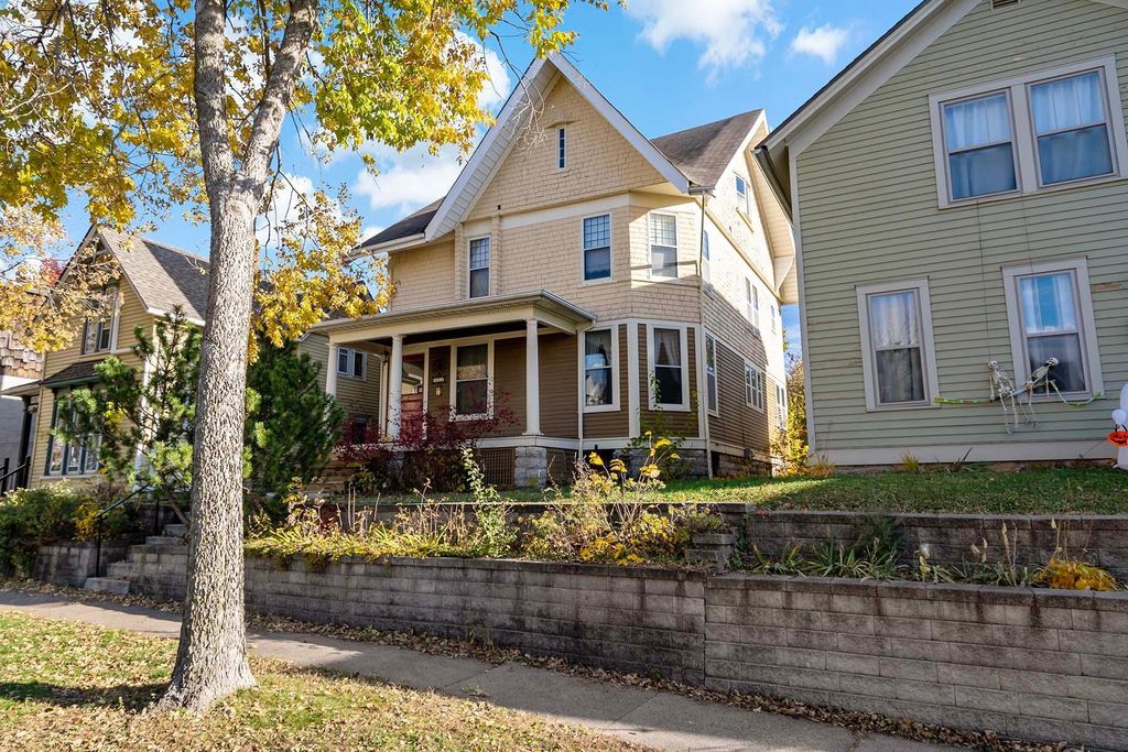 702 4th Street E, Saint Paul, MN 55106