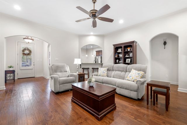 195 CHEROKEE CIR, Oakland, TN 38060