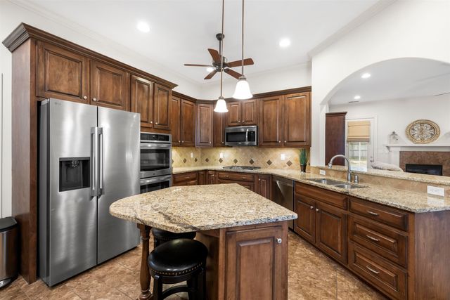 195 CHEROKEE CIR, Oakland, TN 38060