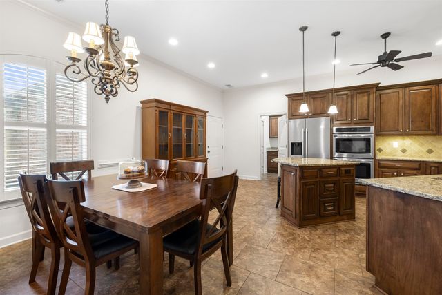 195 CHEROKEE CIR, Oakland, TN 38060