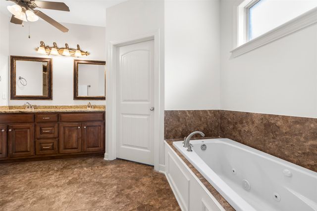 195 CHEROKEE CIR, Oakland, TN 38060