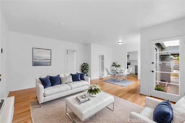 956 S Oak, Inglewood, CA 90301