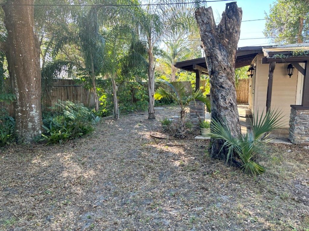 Image 11 of property listing at 1325 SANDY LANE, Clearwater, FL 33755