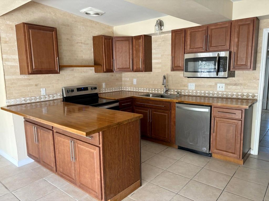 Image 3 of property listing at 1325 SANDY LANE, Clearwater, FL 33755