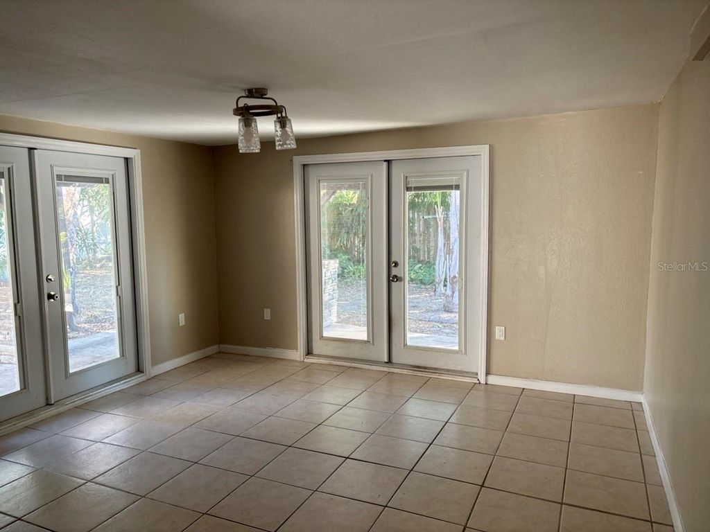 Image 7 of property listing at 1325 SANDY LANE, Clearwater, FL 33755
