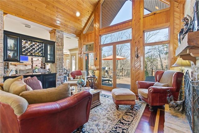 6427 Point Twenty Two, Gainesville, GA 30506