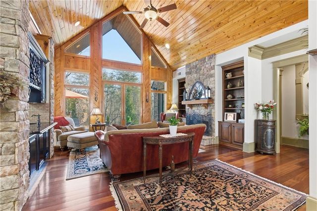 6427 Point Twenty Two, Gainesville, GA 30506