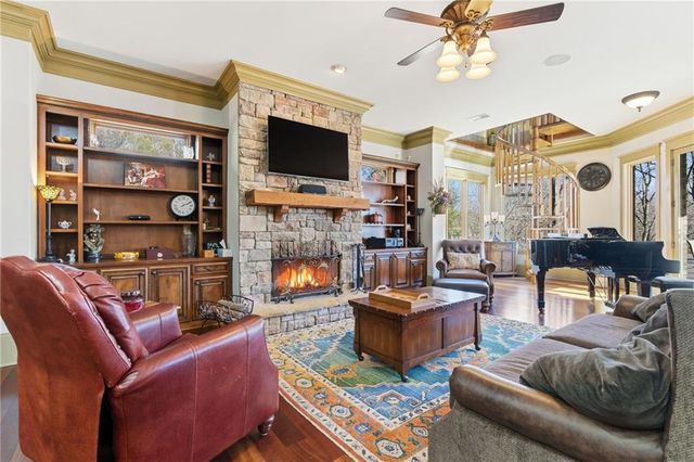 6427 Point Twenty Two, Gainesville, GA 30506