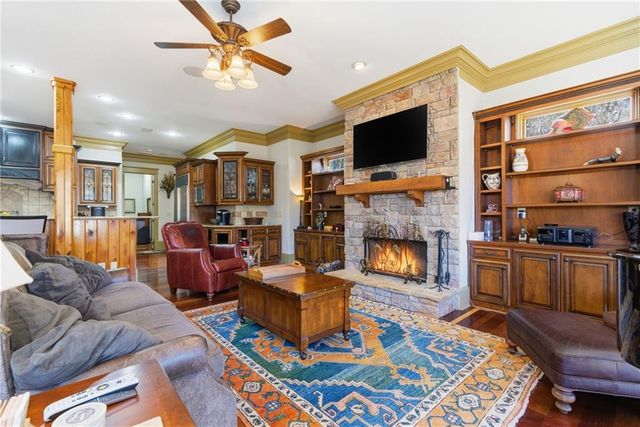 6427 Point Twenty Two, Gainesville, GA 30506