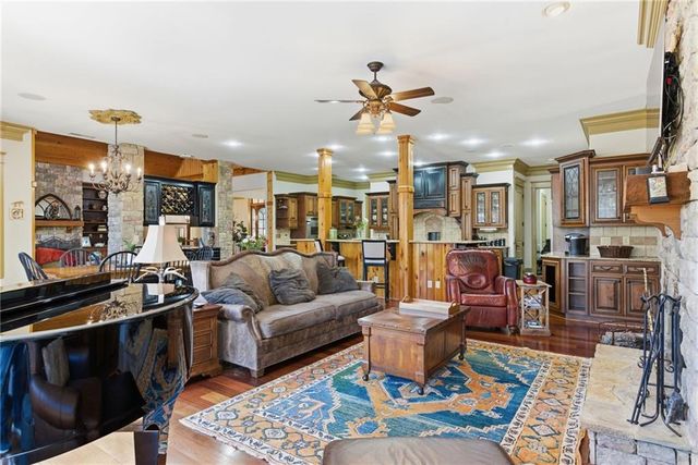 6427 Point Twenty Two, Gainesville, GA 30506