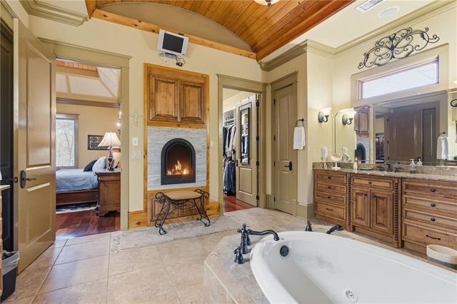 6427 Point Twenty Two, Gainesville, GA 30506