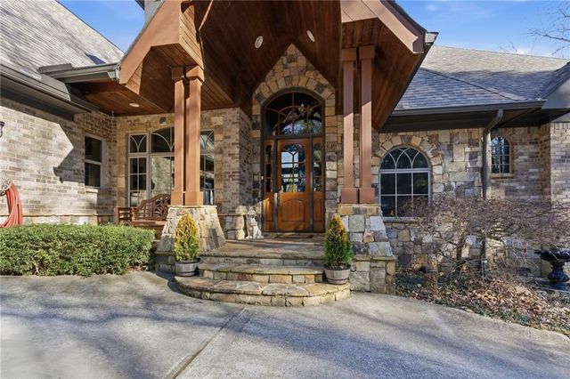 6427 Point Twenty Two, Gainesville, GA 30506