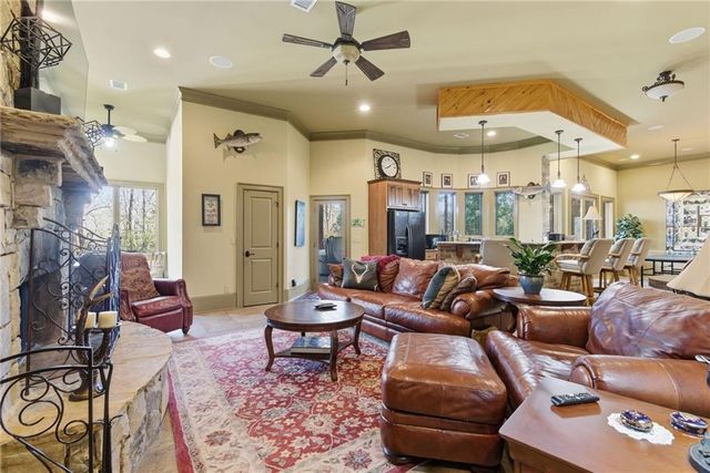 6427 Point Twenty Two, Gainesville, GA 30506