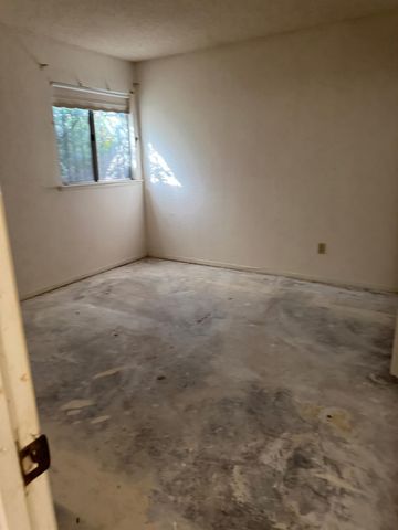 5488 E Illinois Avenue, Fresno, CA 93727