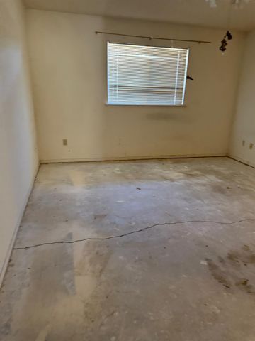 5488 E Illinois Avenue, Fresno, CA 93727