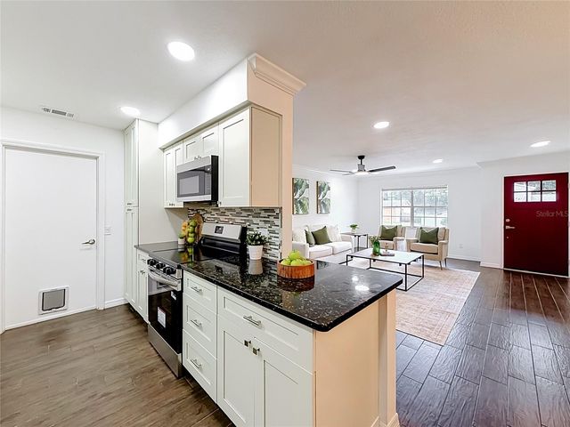 458 WEATHERSFIELD AVENUE, Altamonte Springs, FL 32714