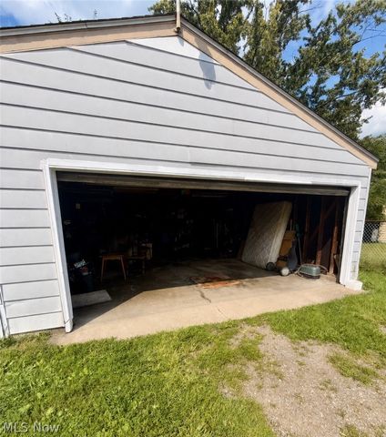 1884 Victoria Street SW, Warren, OH 44485