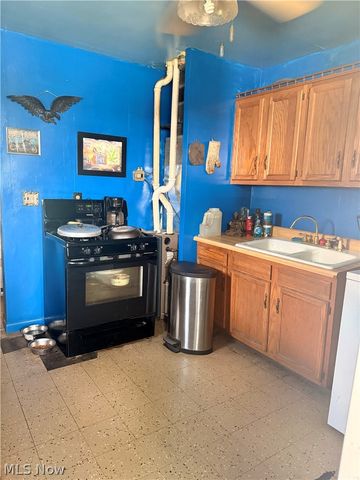 1884 Victoria Street SW, Warren, OH 44485