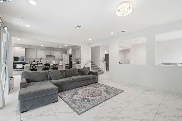 3039 Paxton Ct, Lathrop, CA 95330