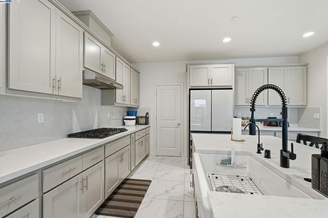 3039 Paxton Ct, Lathrop, CA 95330