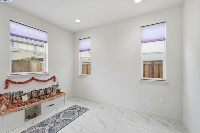 3039 Paxton Ct, Lathrop, CA 95330