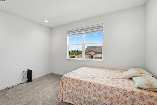 3039 Paxton Ct, Lathrop, CA 95330