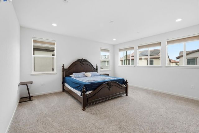 3039 Paxton Ct, Lathrop, CA 95330