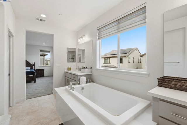 3039 Paxton Ct, Lathrop, CA 95330