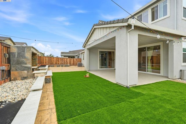 3039 Paxton Ct, Lathrop, CA 95330