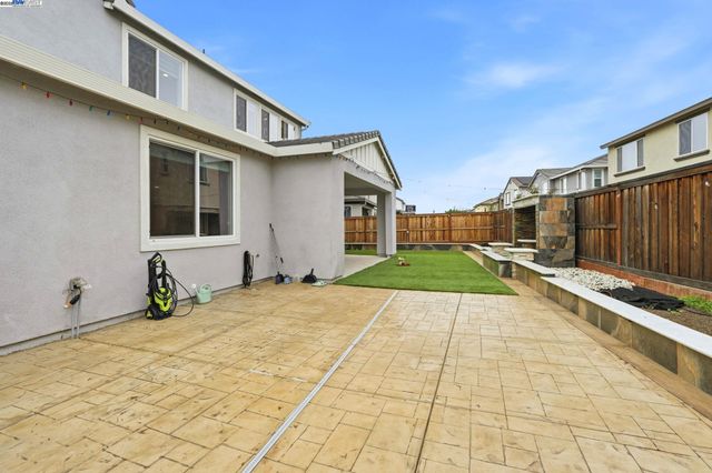 3039 Paxton Ct, Lathrop, CA 95330