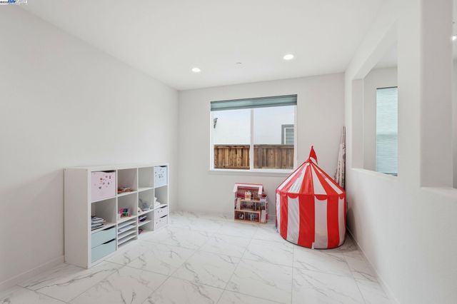 3039 Paxton Ct, Lathrop, CA 95330