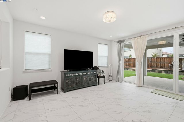 3039 Paxton Ct, Lathrop, CA 95330