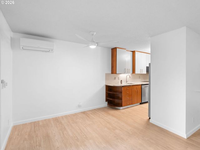 2393 Sw PARK Pl 112, Portland, OR 97205