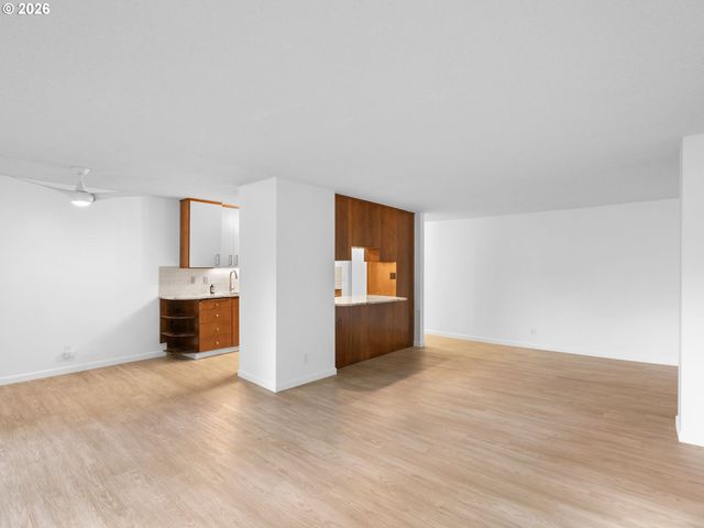 2393 Sw PARK Pl 112, Portland, OR 97205