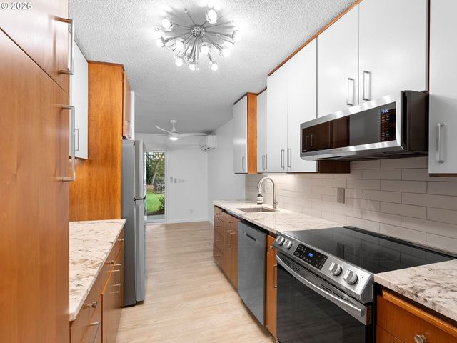 2393 Sw PARK Pl 112, Portland, OR 97205