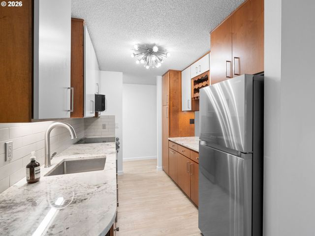 2393 Sw PARK Pl 112, Portland, OR 97205