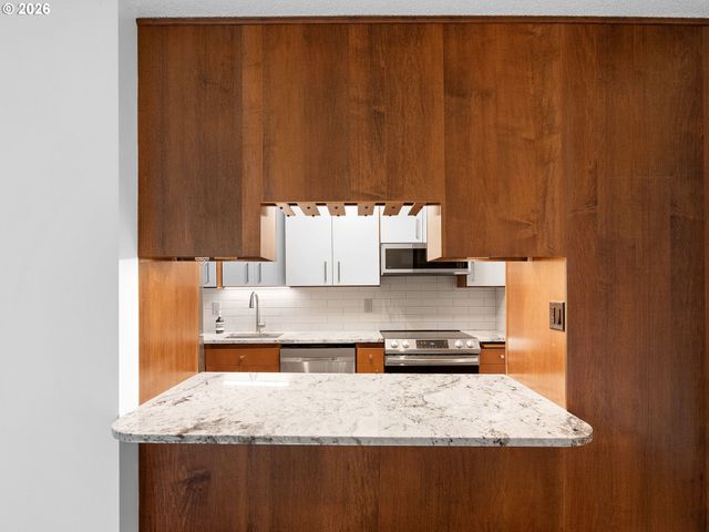 2393 Sw PARK Pl 112, Portland, OR 97205