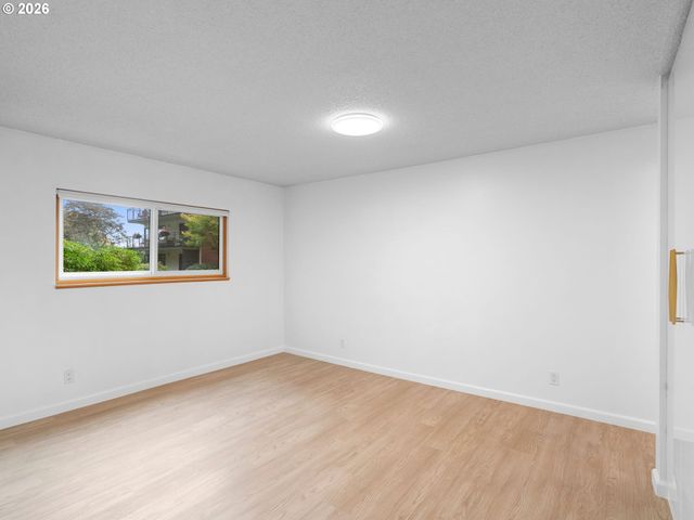 2393 Sw PARK Pl 112, Portland, OR 97205