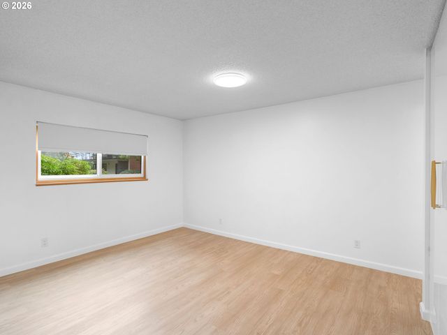 2393 Sw PARK Pl 112, Portland, OR 97205