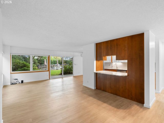 2393 Sw PARK Pl 112, Portland, OR 97205