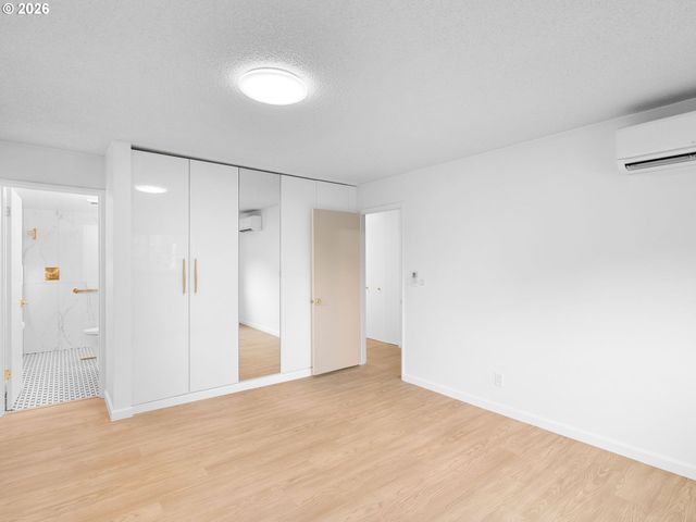 2393 Sw PARK Pl 112, Portland, OR 97205