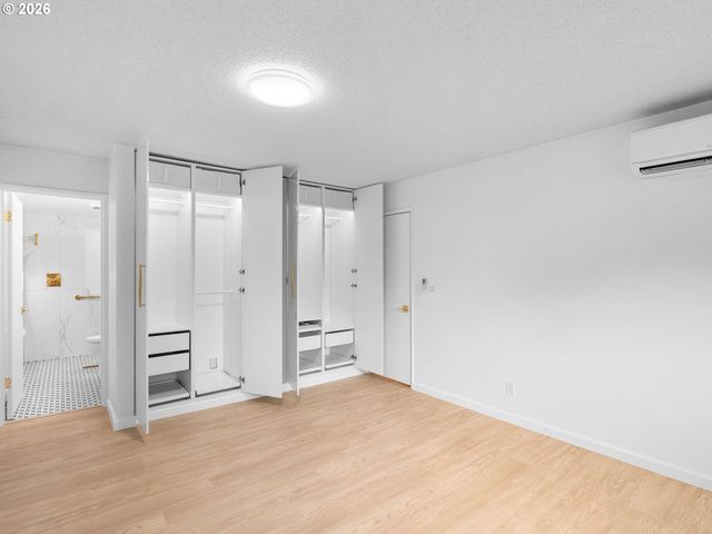 2393 Sw PARK Pl 112, Portland, OR 97205