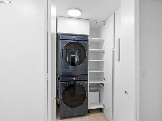 2393 Sw PARK Pl 112, Portland, OR 97205
