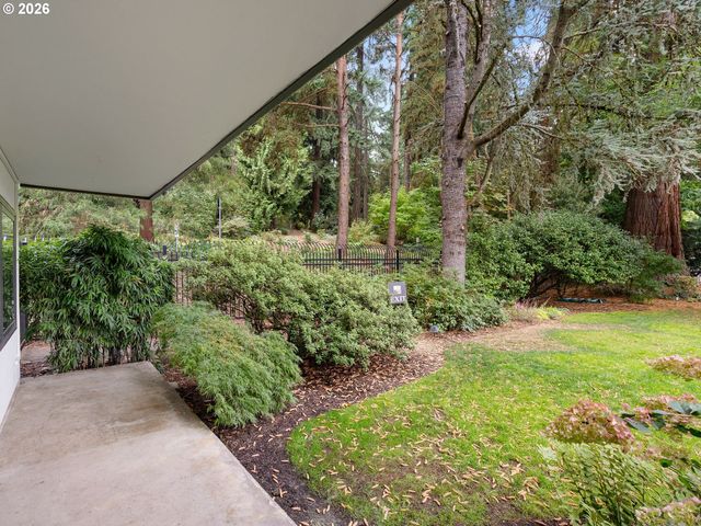 2393 Sw PARK Pl 112, Portland, OR 97205