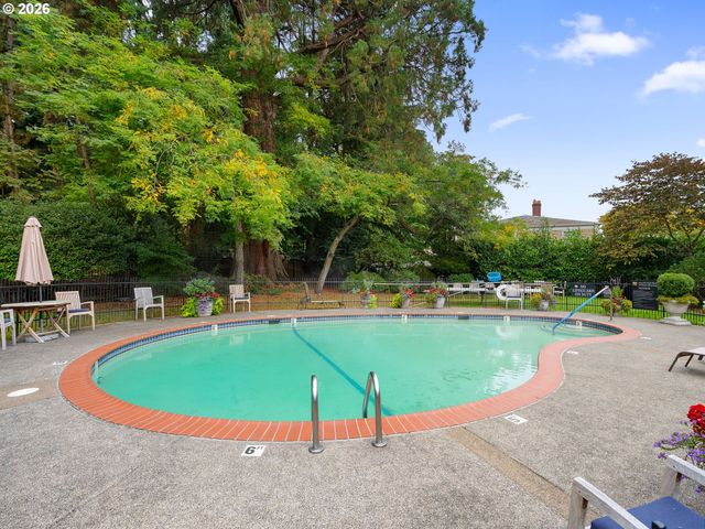 2393 Sw PARK Pl 112, Portland, OR 97205