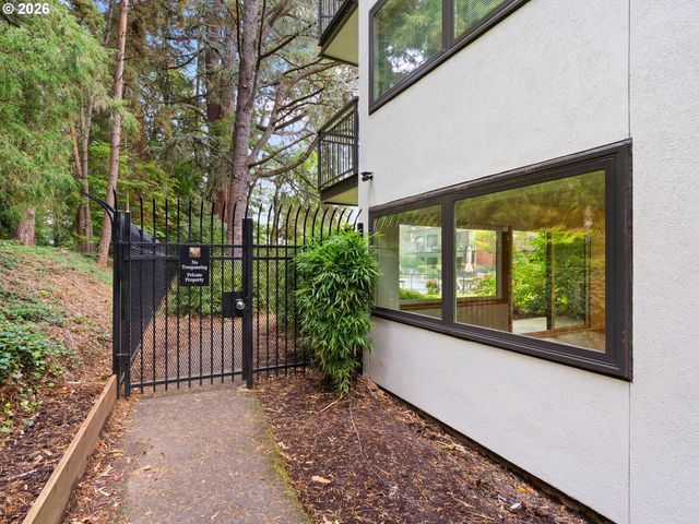 2393 Sw PARK Pl 112, Portland, OR 97205