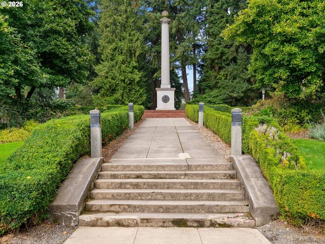 2393 Sw PARK Pl 112, Portland, OR 97205