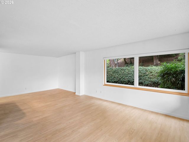 2393 Sw PARK Pl 112, Portland, OR 97205