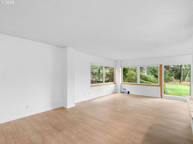 2393 Sw PARK Pl 112, Portland, OR 97205